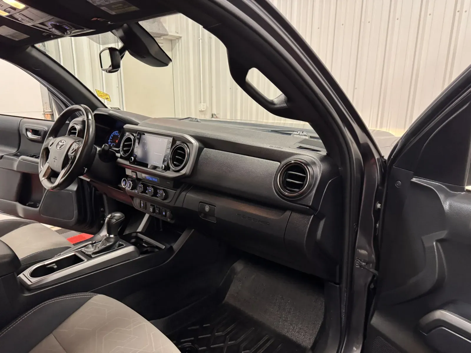 Toyota Tacoma photo 44