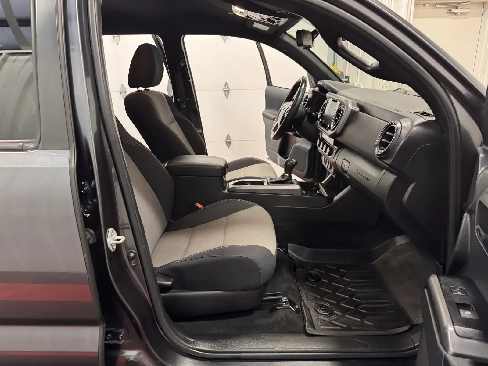 Toyota Tacoma photo 42