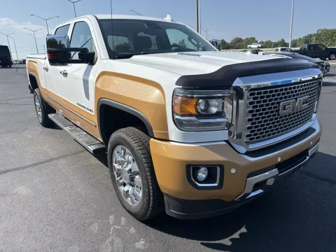More photos of 2015 GMC Sierra 2500 HD Denali at Oakley Auto World, MO