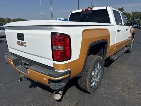 More photos of 2015 GMC Sierra 2500 HD Denali at Oakley Auto World, MO