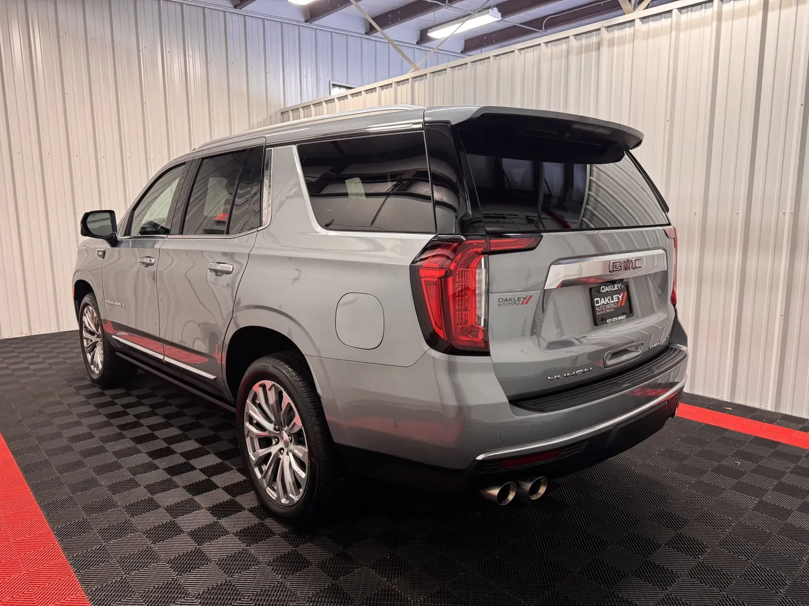 GMC Yukon photo 2