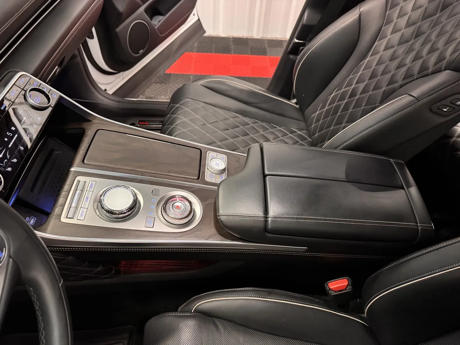 Genesis GV80 photo 32