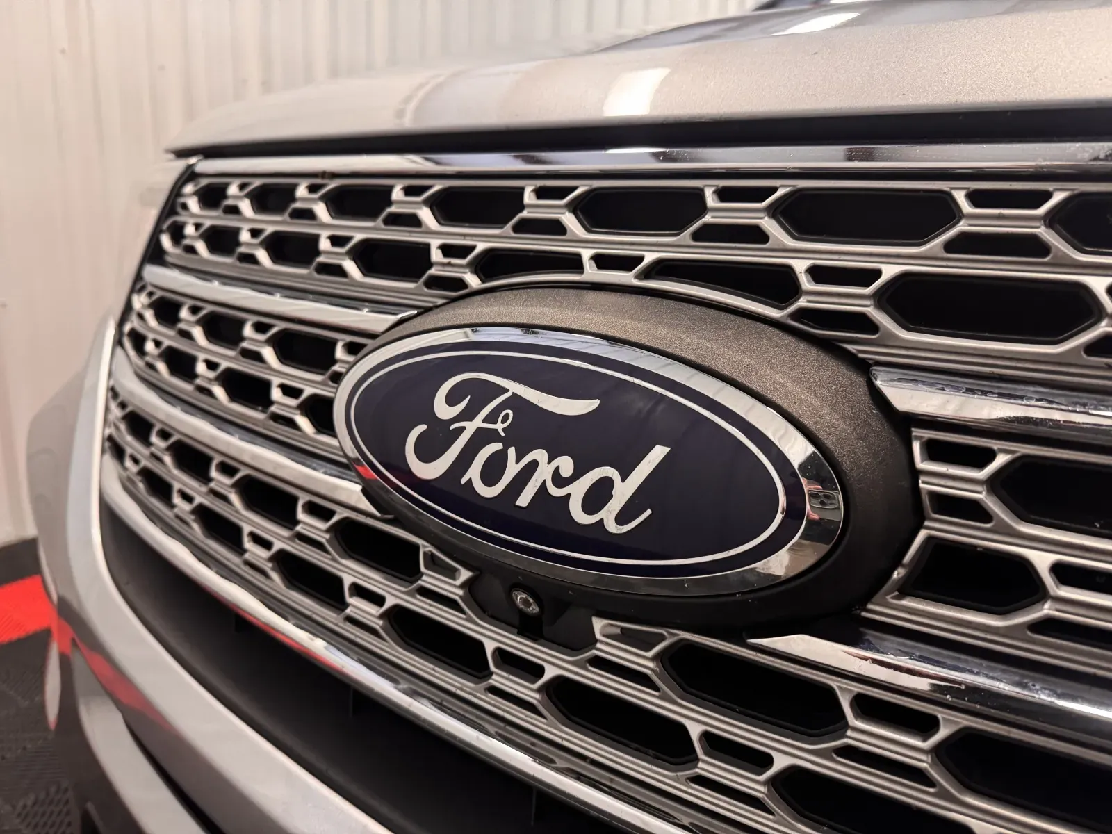 Ford Explorer photo 7