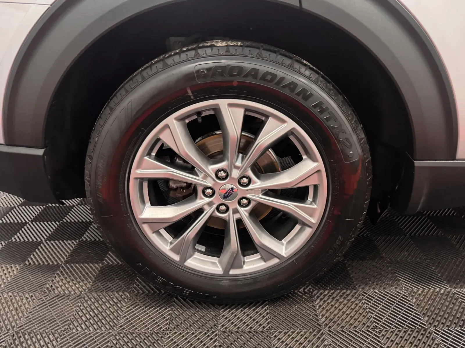 Ford Explorer photo 17