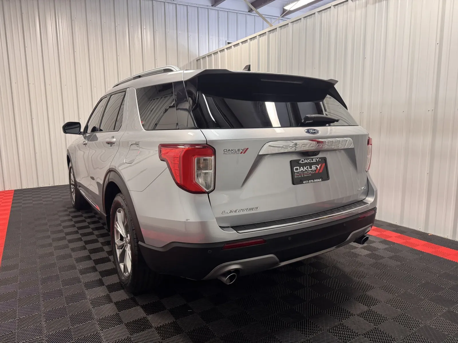 Ford Explorer photo 12