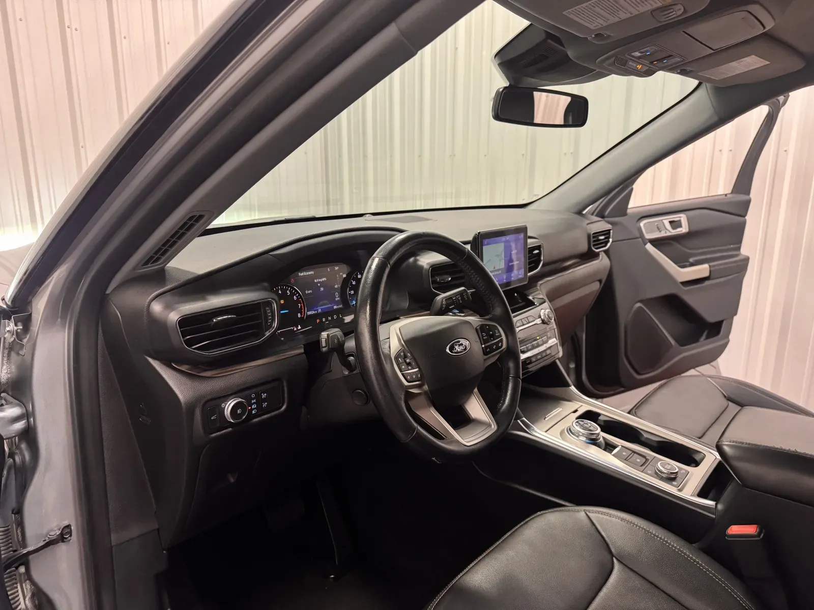 Ford Explorer photo 36