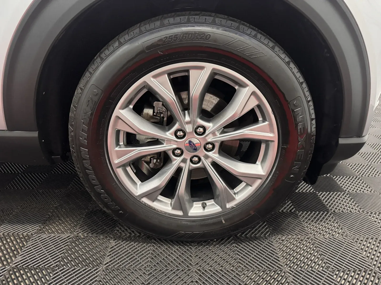 Ford Explorer photo 18