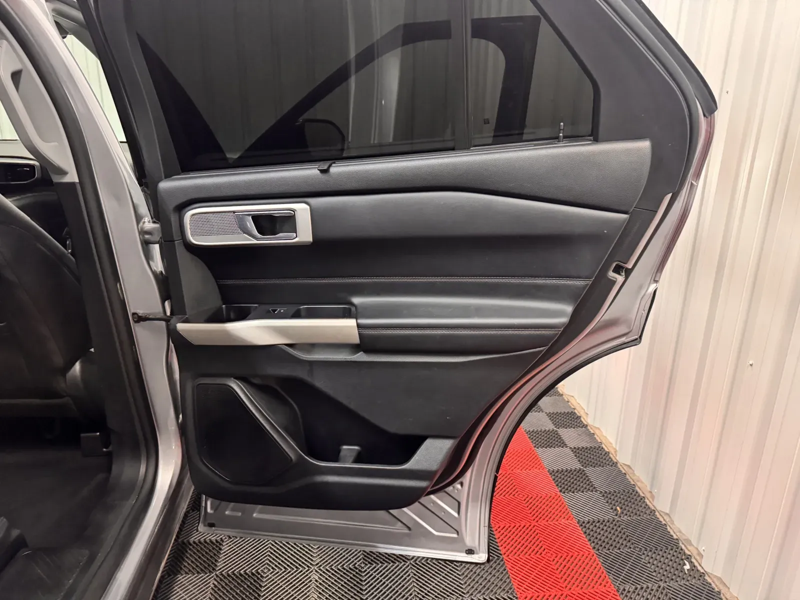 Ford Explorer photo 41
