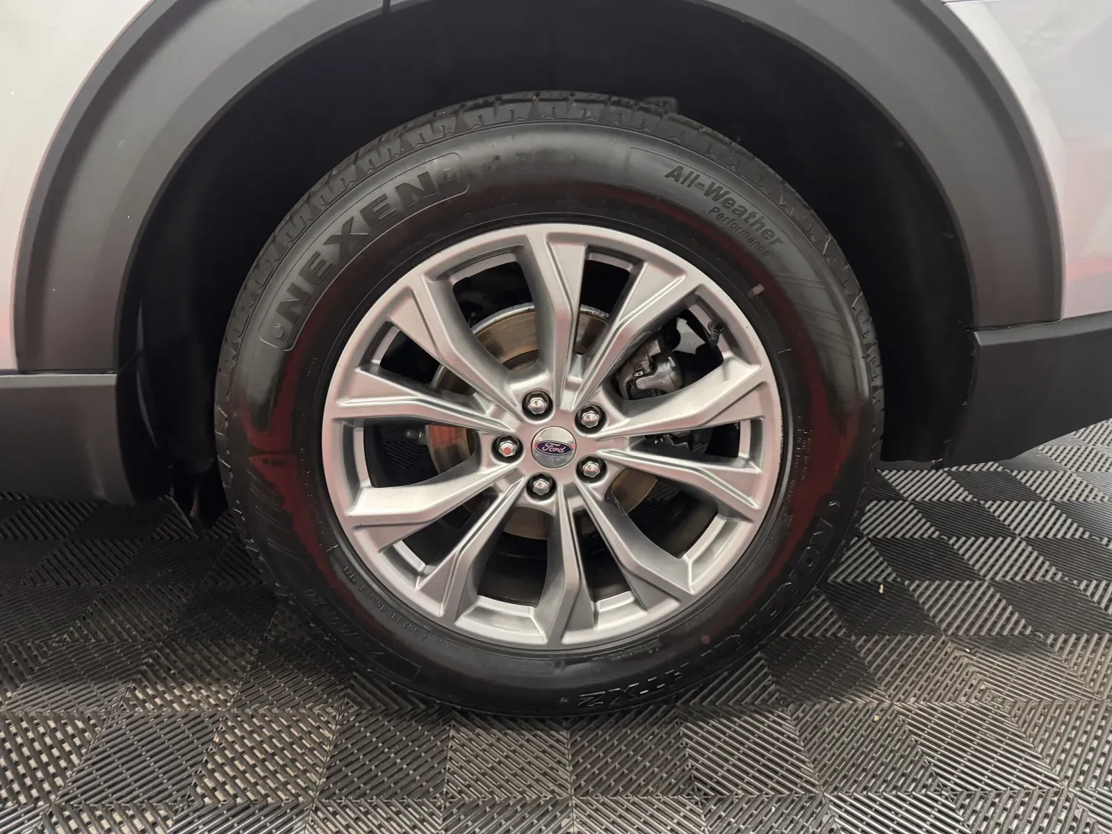 Ford Explorer photo 11