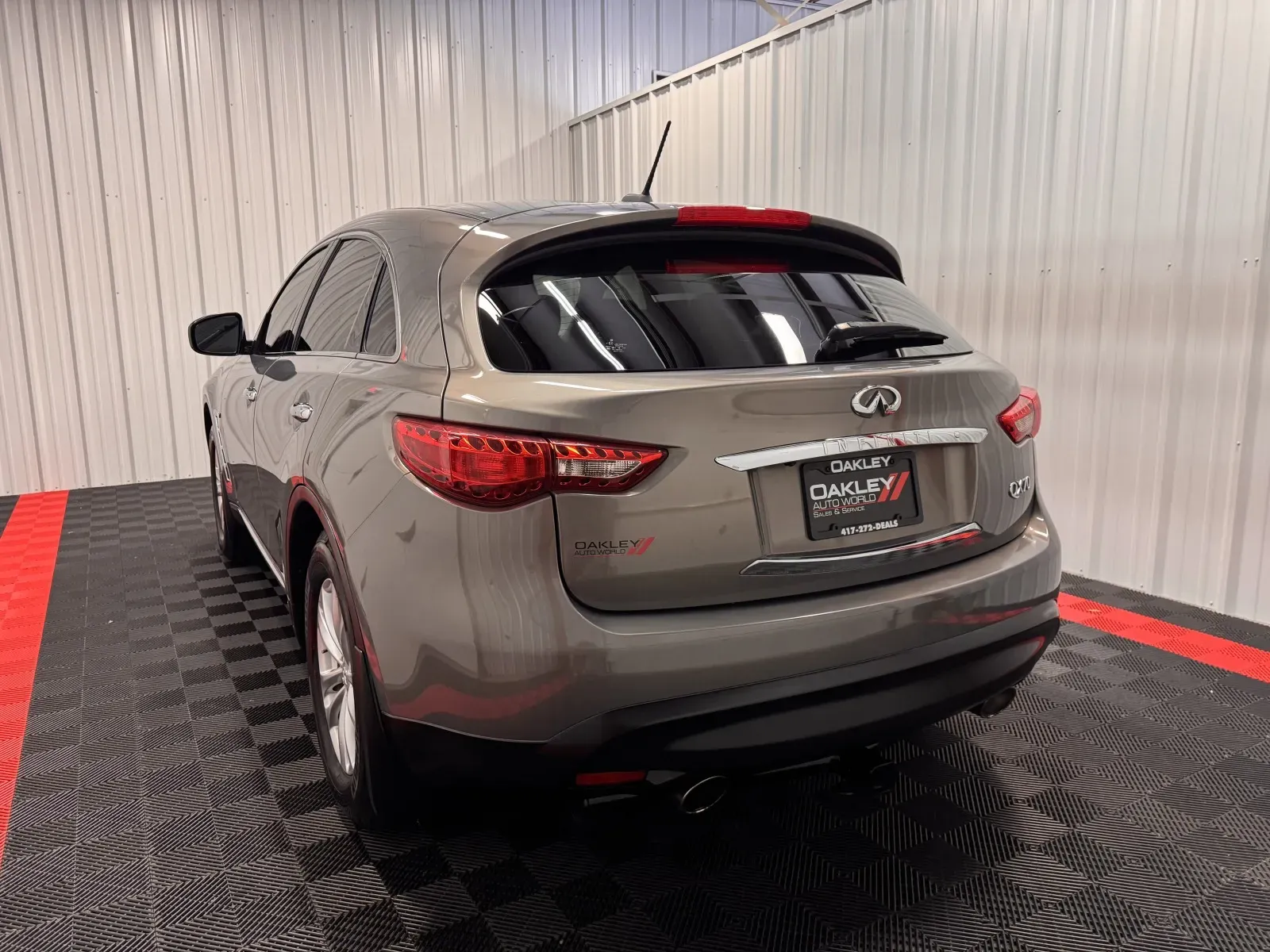 Infiniti QX70 photo 13