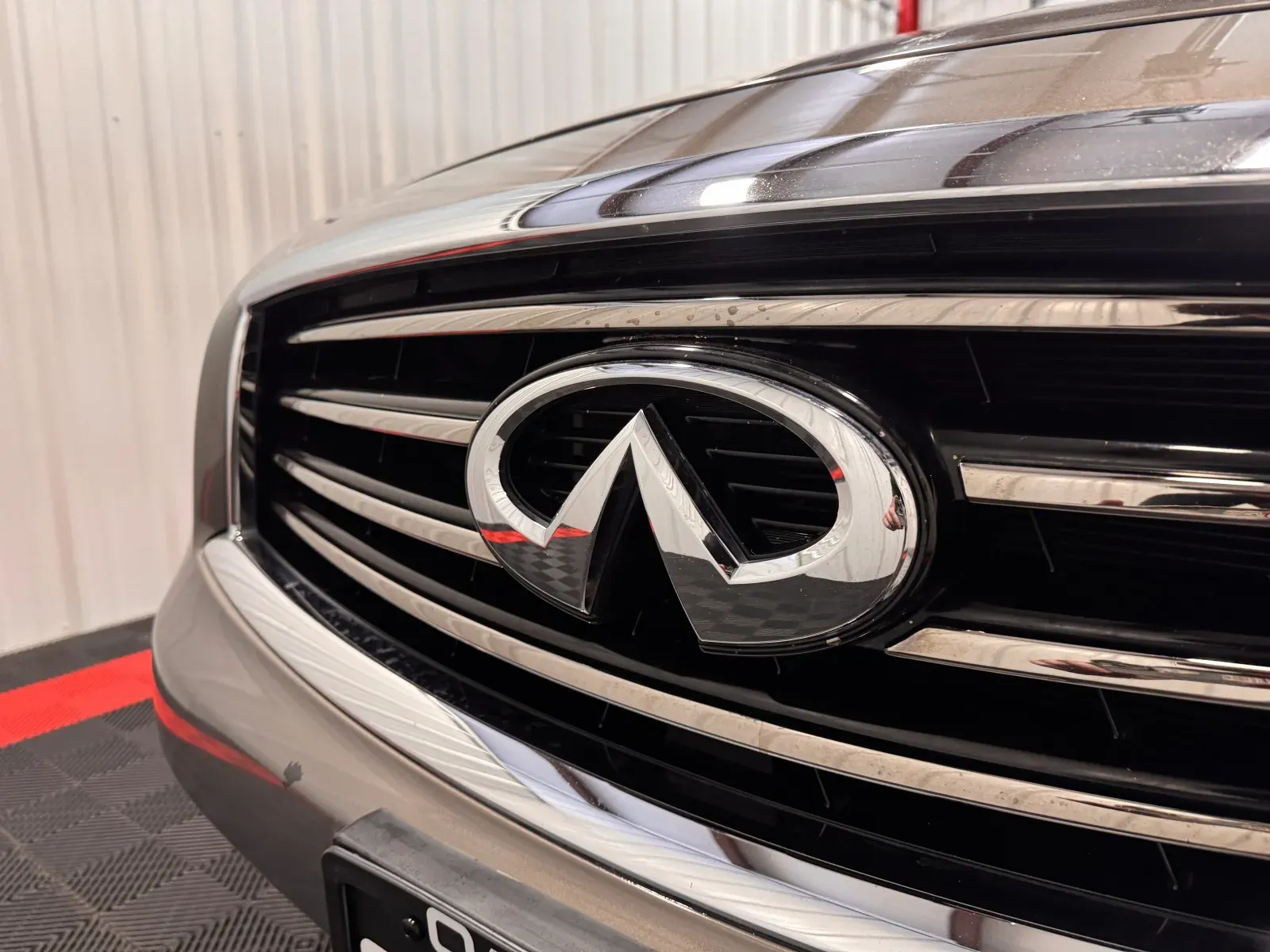 Infiniti QX70 photo 7