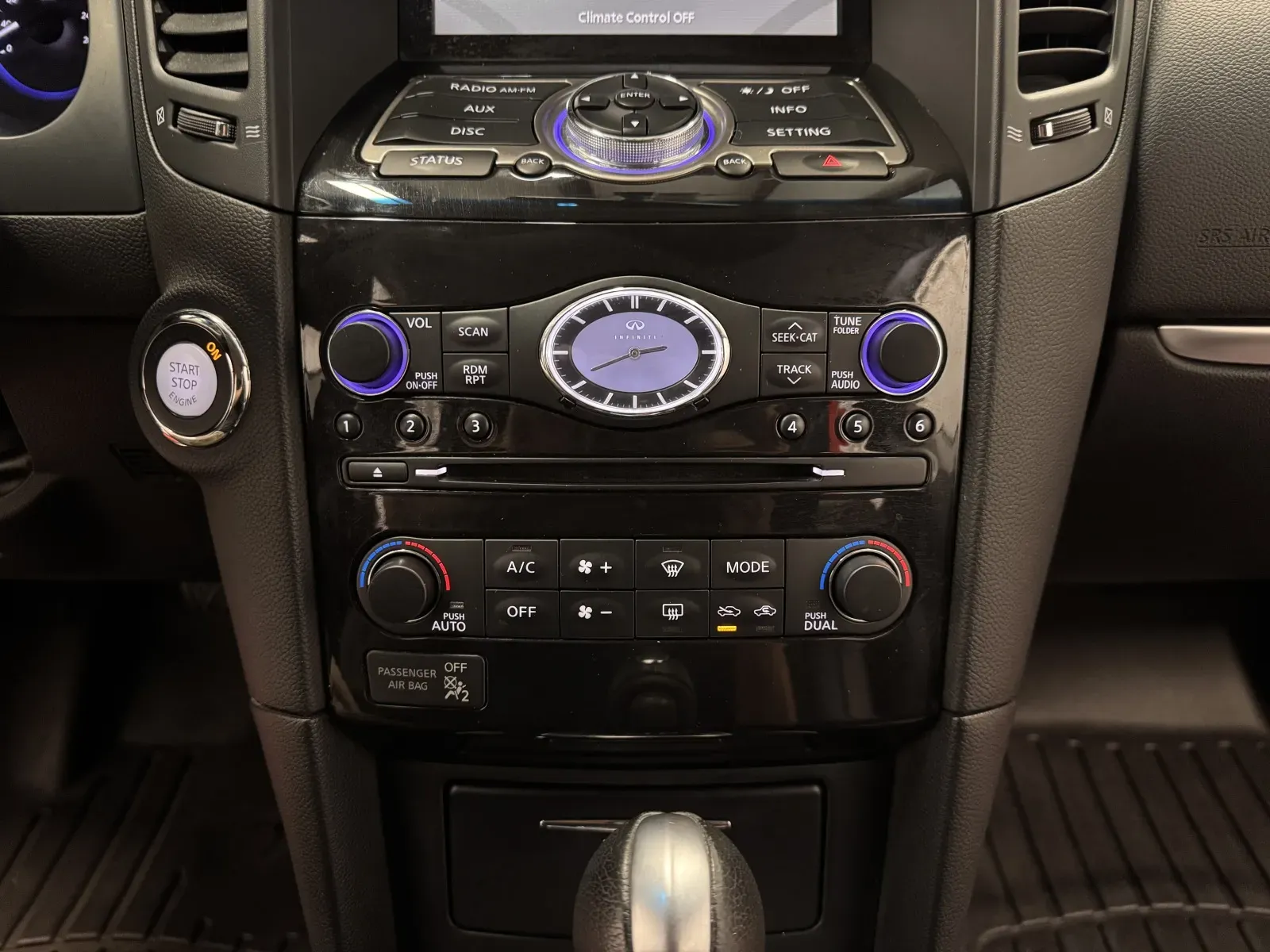 Infiniti QX70 photo 31
