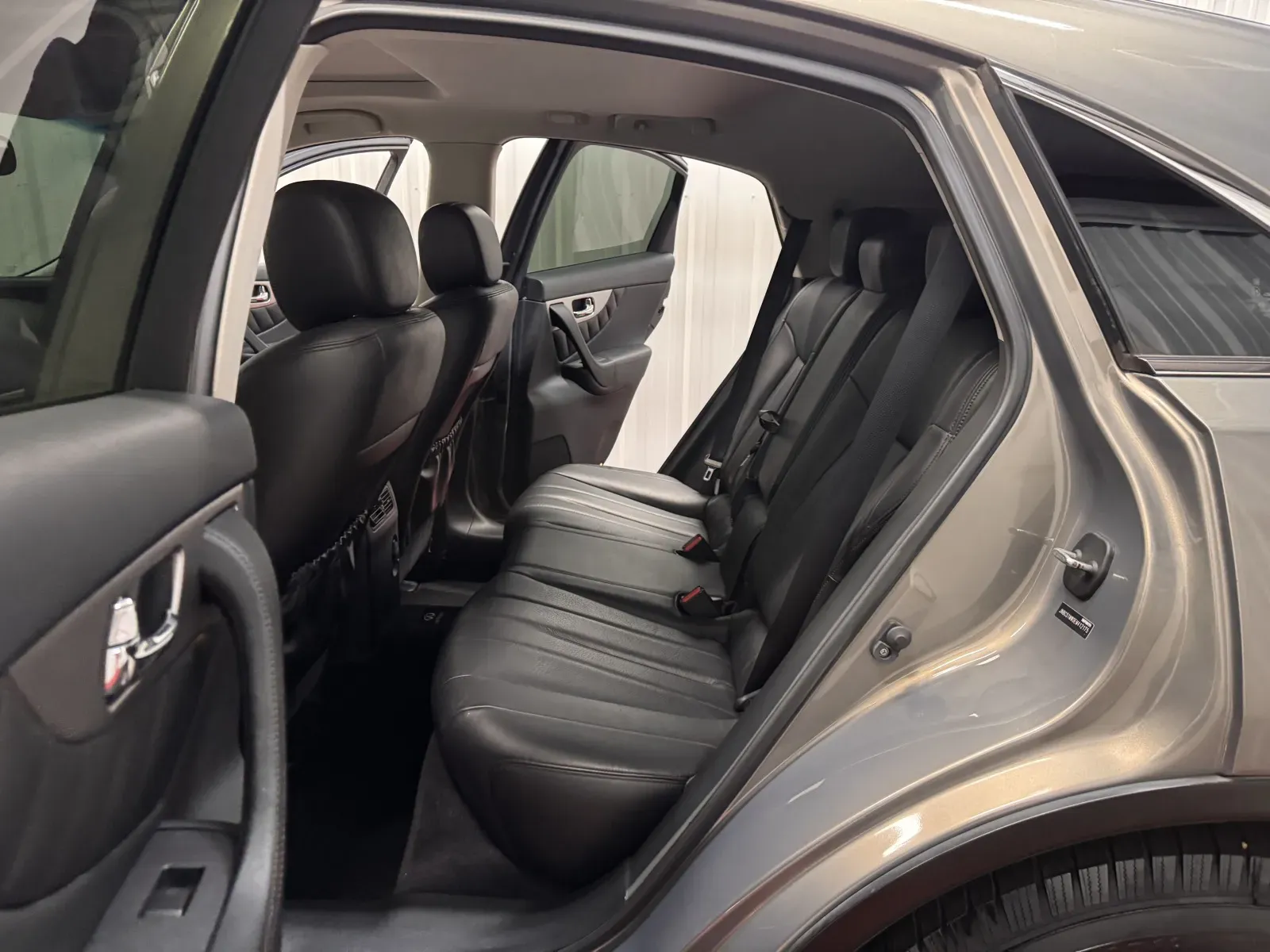 Infiniti QX70 photo 36
