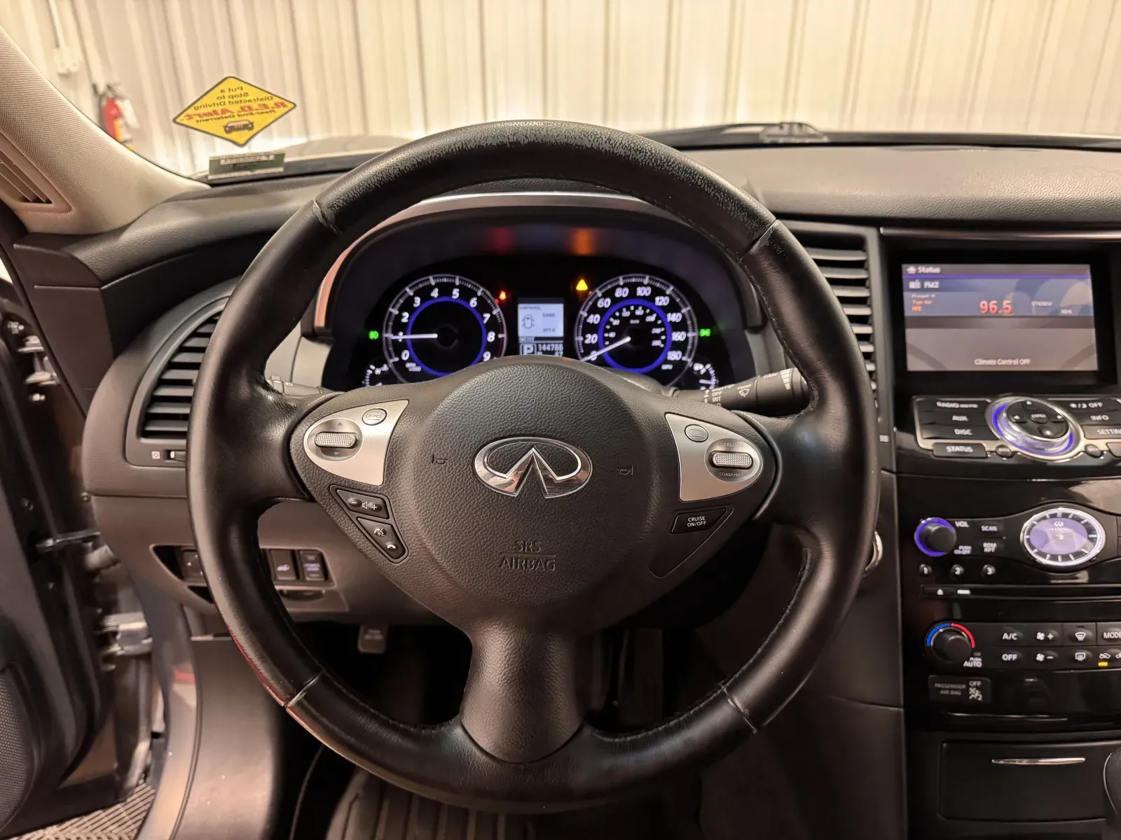 Infiniti QX70 photo 19