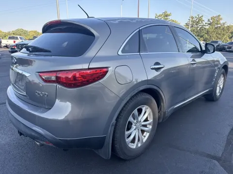 More photos of 2014 INFINITI QX70 at Oakley Auto World, MO