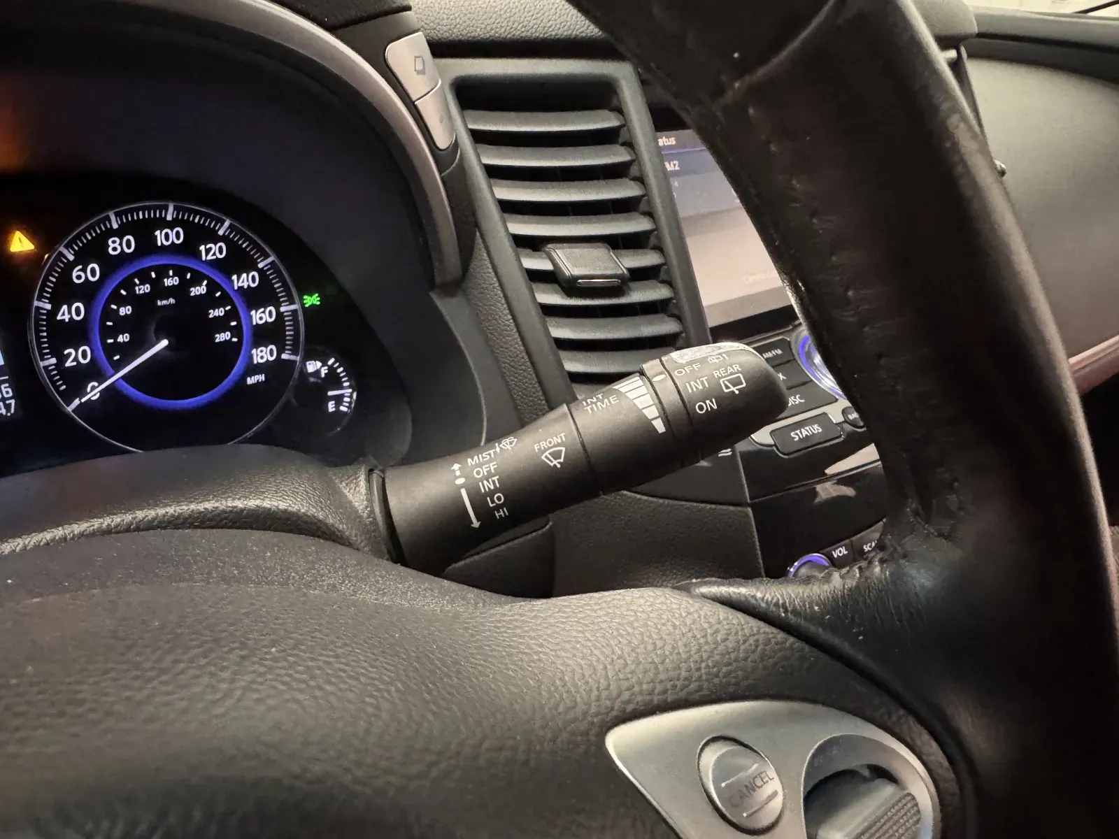 Infiniti QX70 photo 23