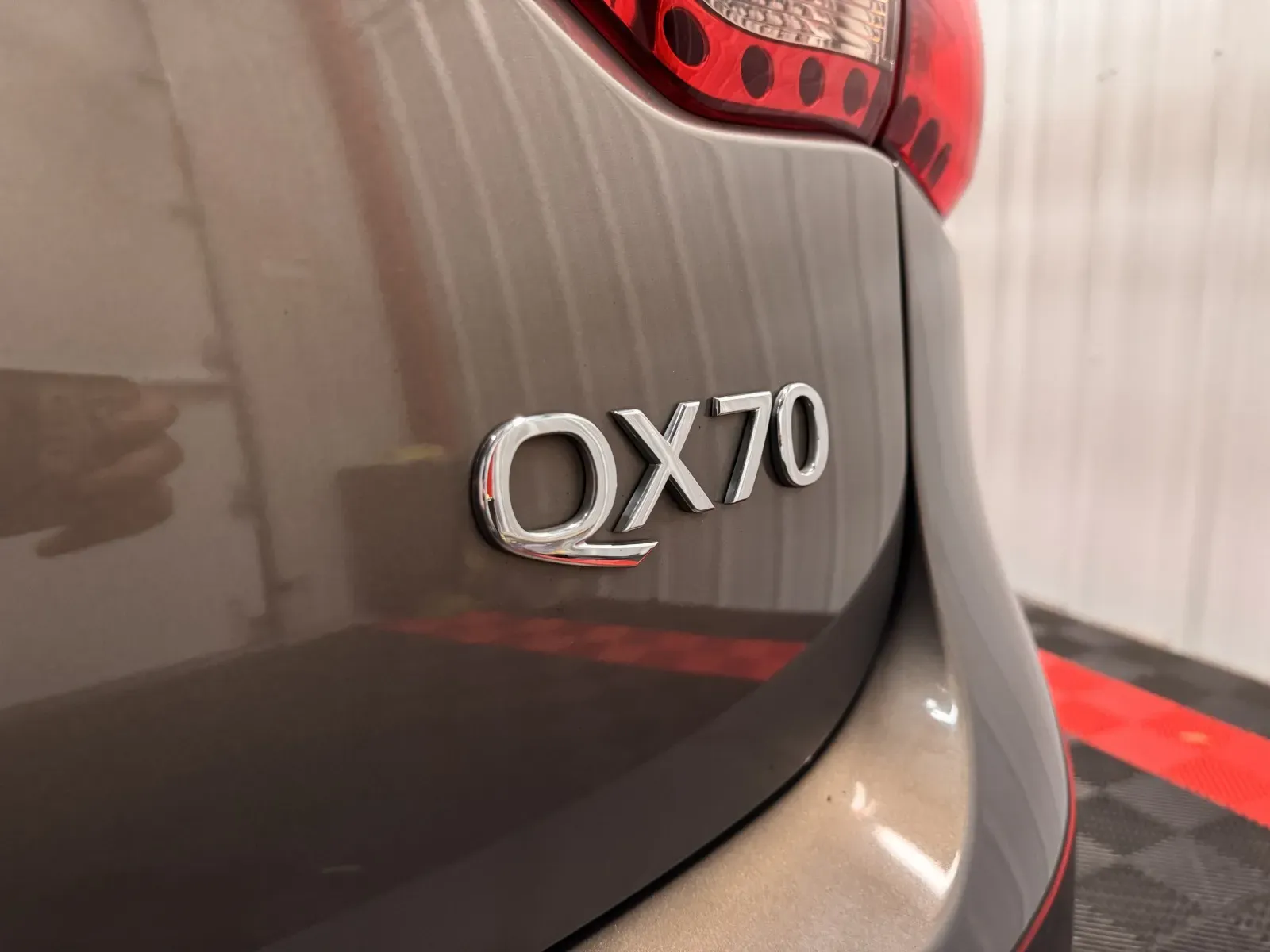 Infiniti QX70 photo 15