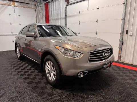 More photos of 2014 INFINITI QX70 at Oakley Auto World, MO