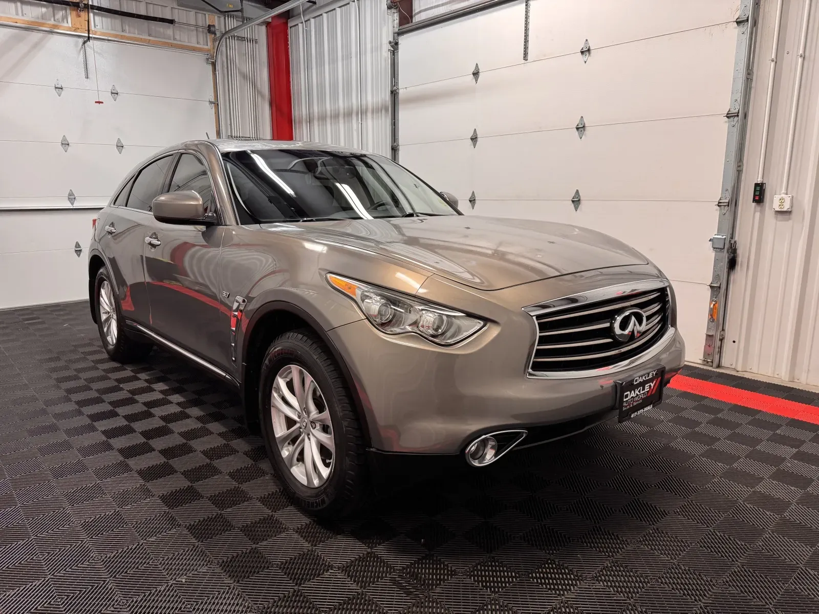 Infiniti QX70 photo 5