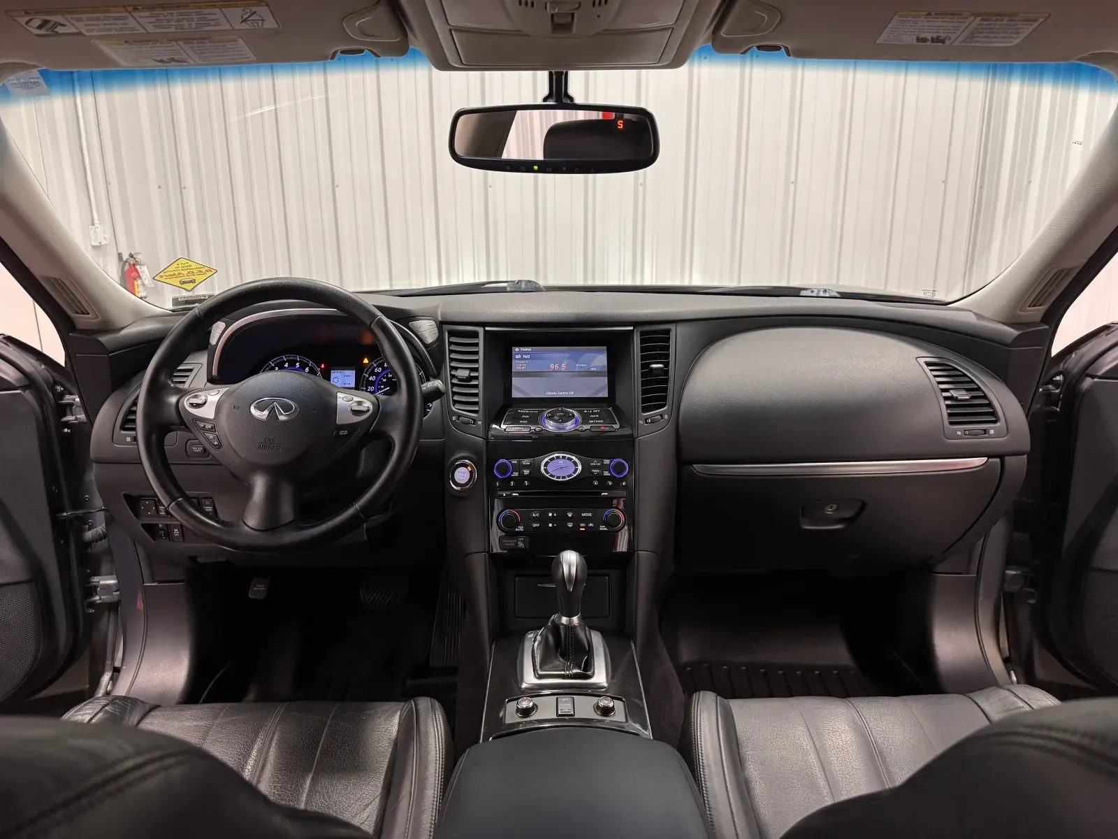 Infiniti QX70 photo 28