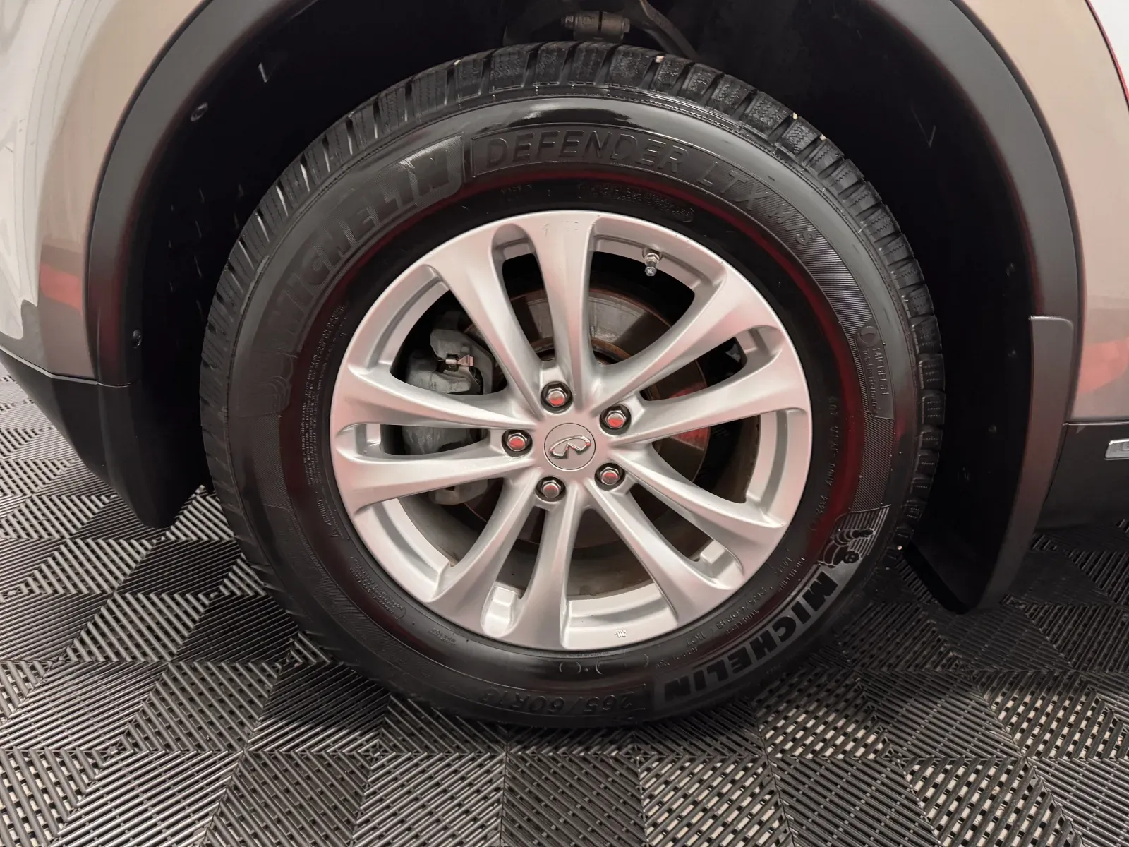 Infiniti QX70 photo 10