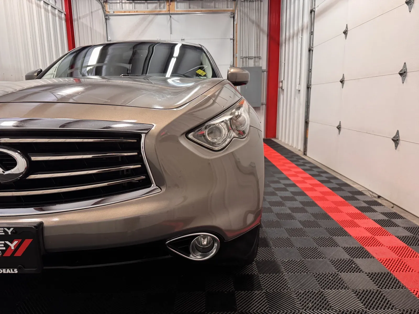 Infiniti QX70 photo 8