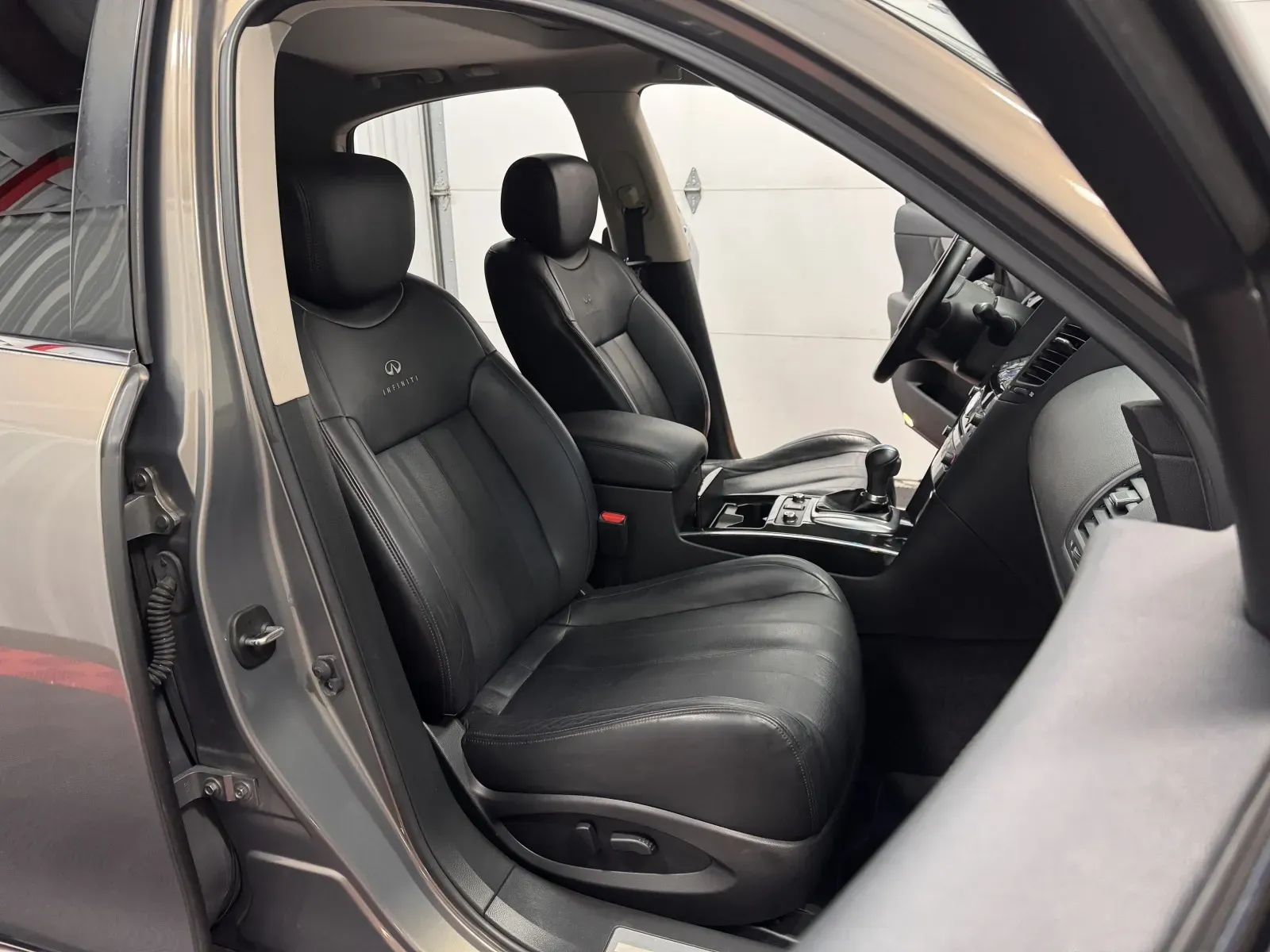 Infiniti QX70 photo 43