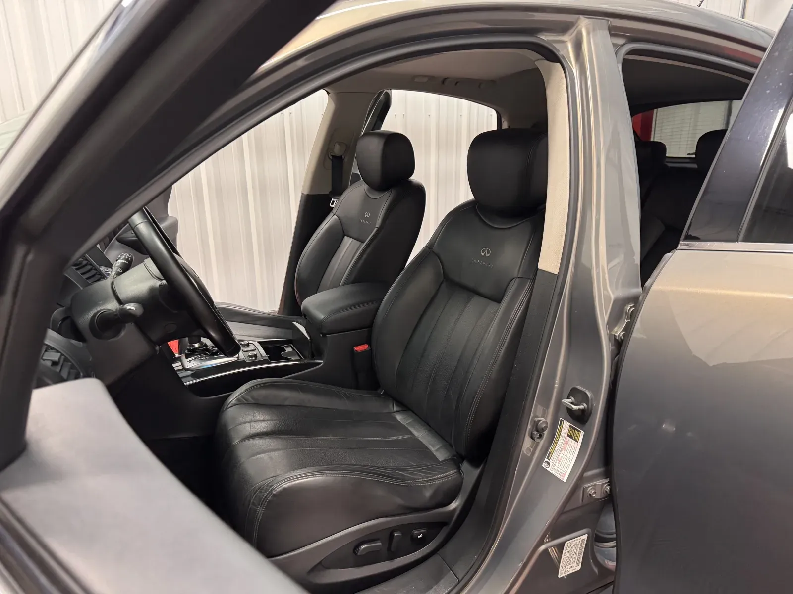Infiniti QX70 photo 34