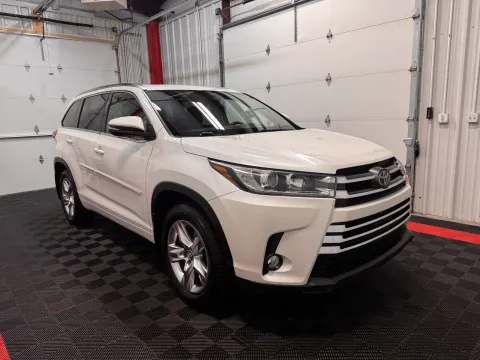 More photos of 2017 Toyota Highlander Limited at Oakley Auto World, MO