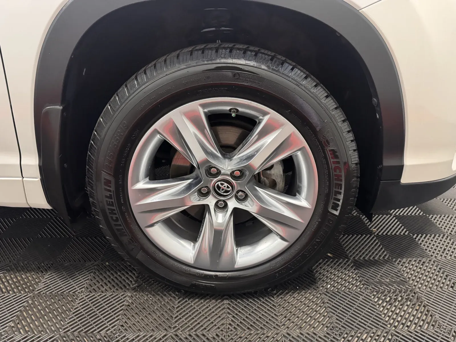 Toyota Highlander photo 18
