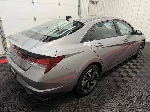 More photos of 2023 Hyundai Elantra SEL at Oakley Auto World, MO