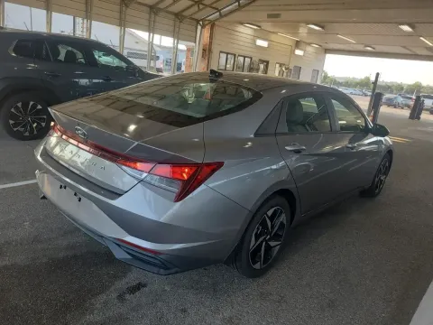 More photos of 2023 Hyundai Elantra SEL at Oakley Auto World, MO