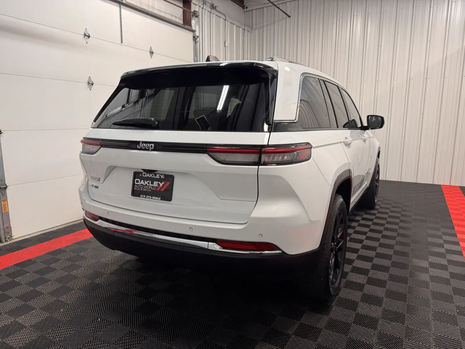Jeep Grand Cherokee photo 17