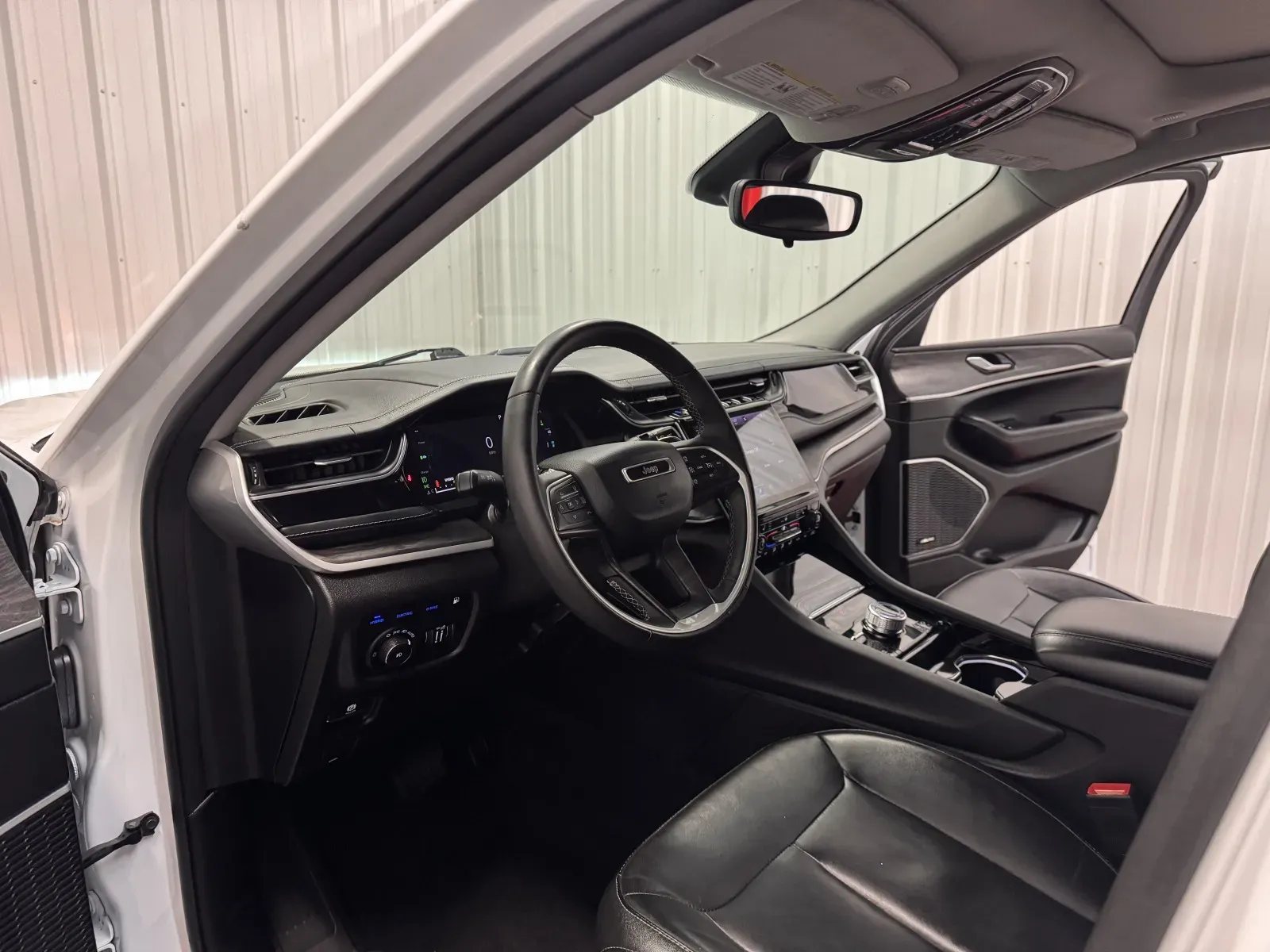 Jeep Grand Cherokee photo 37