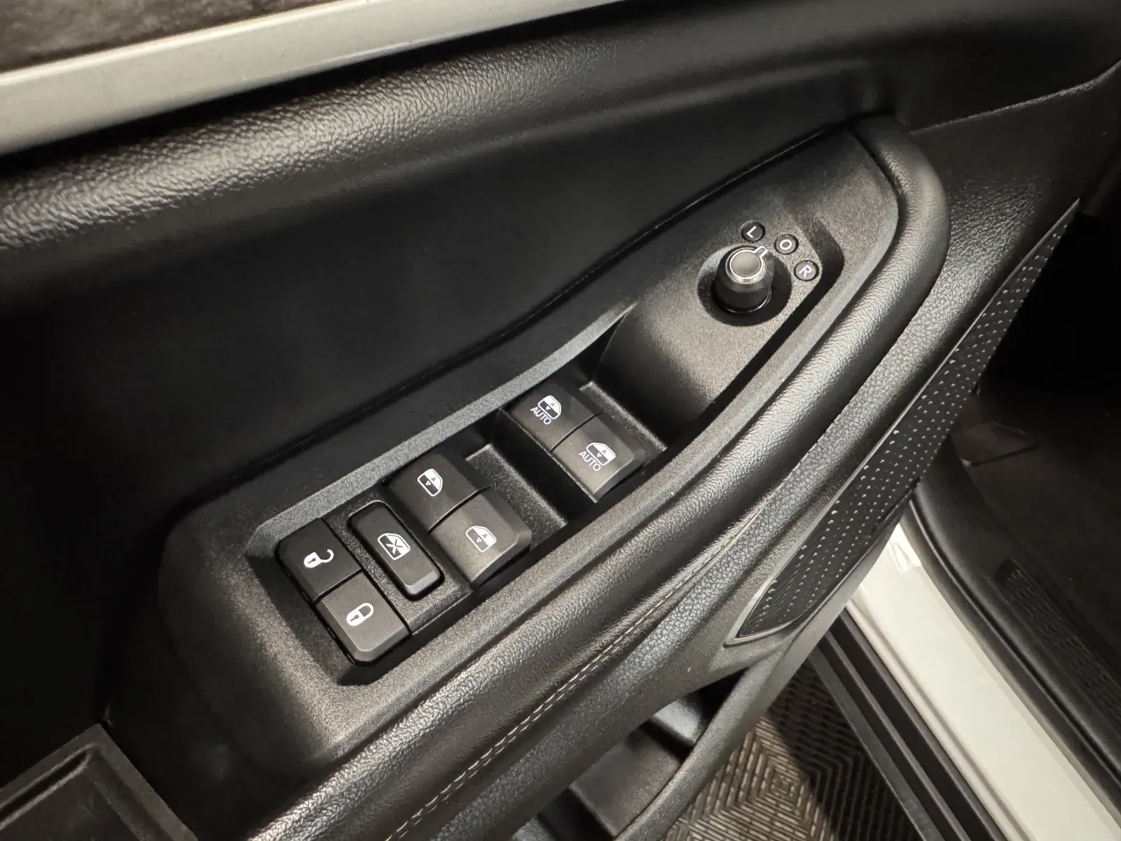 Jeep Grand Cherokee photo 28