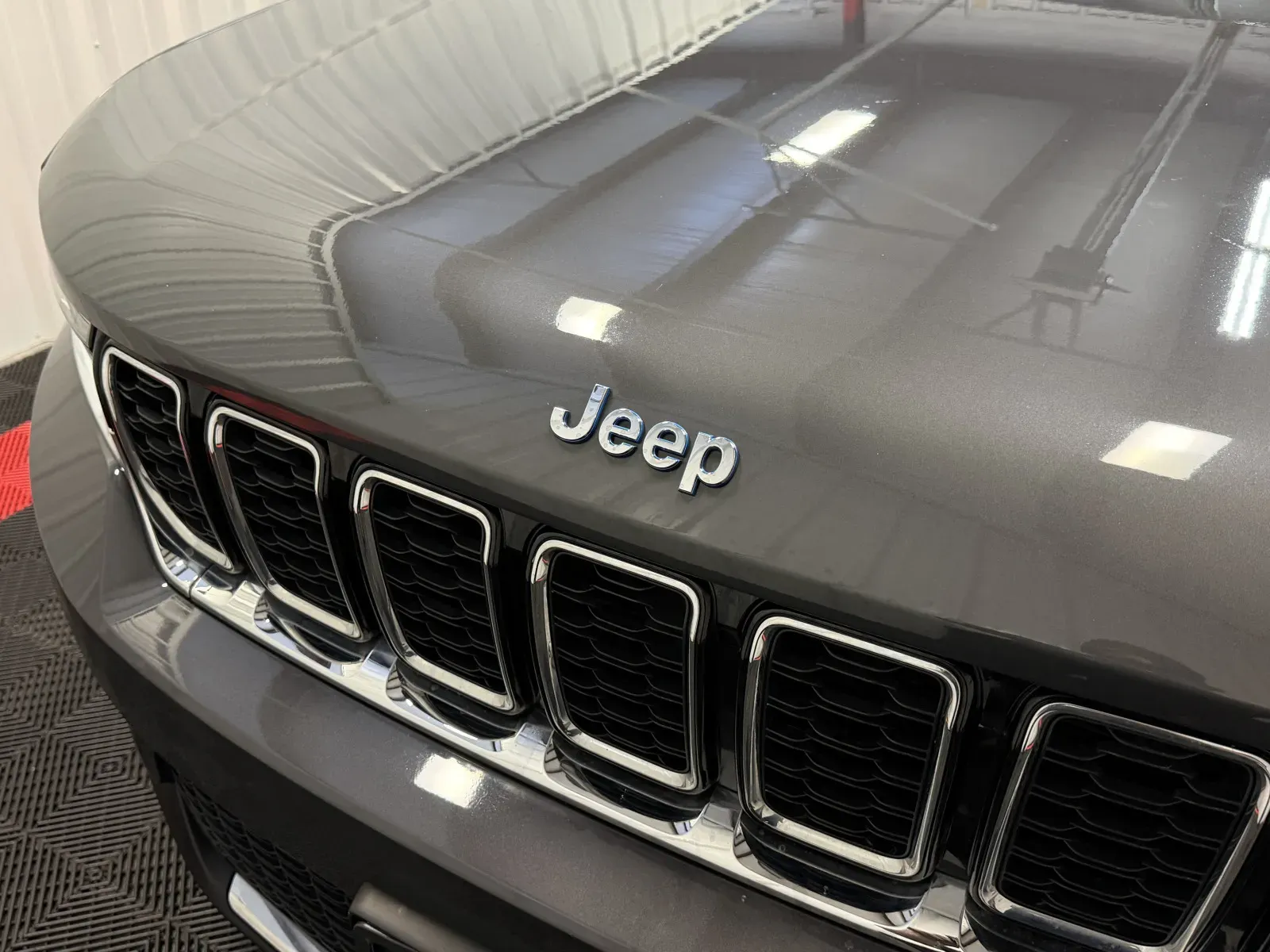 Jeep Grand Cherokee photo 8
