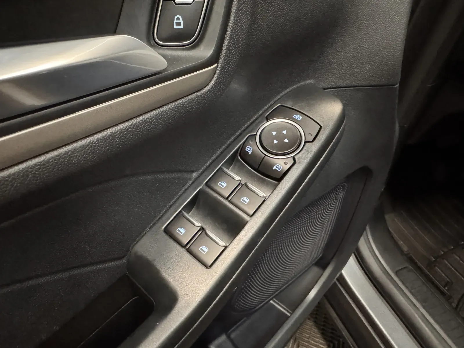Ford Escape photo 26