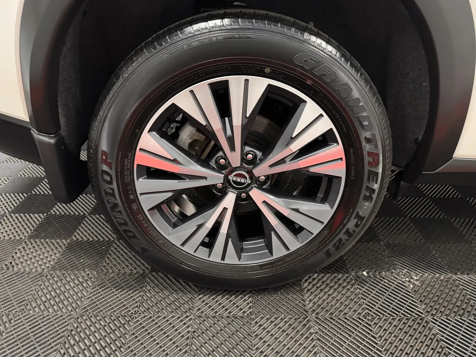 Nissan Rogue photo 16