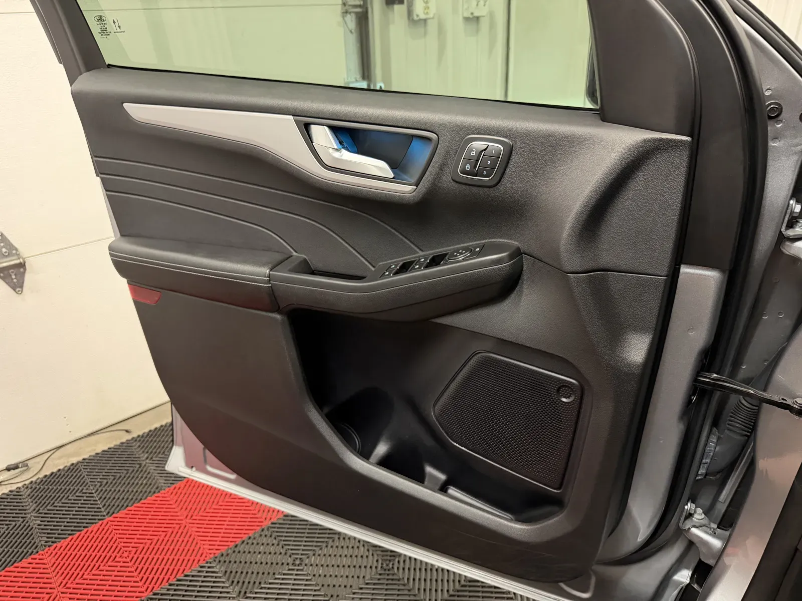 Ford Escape photo 27
