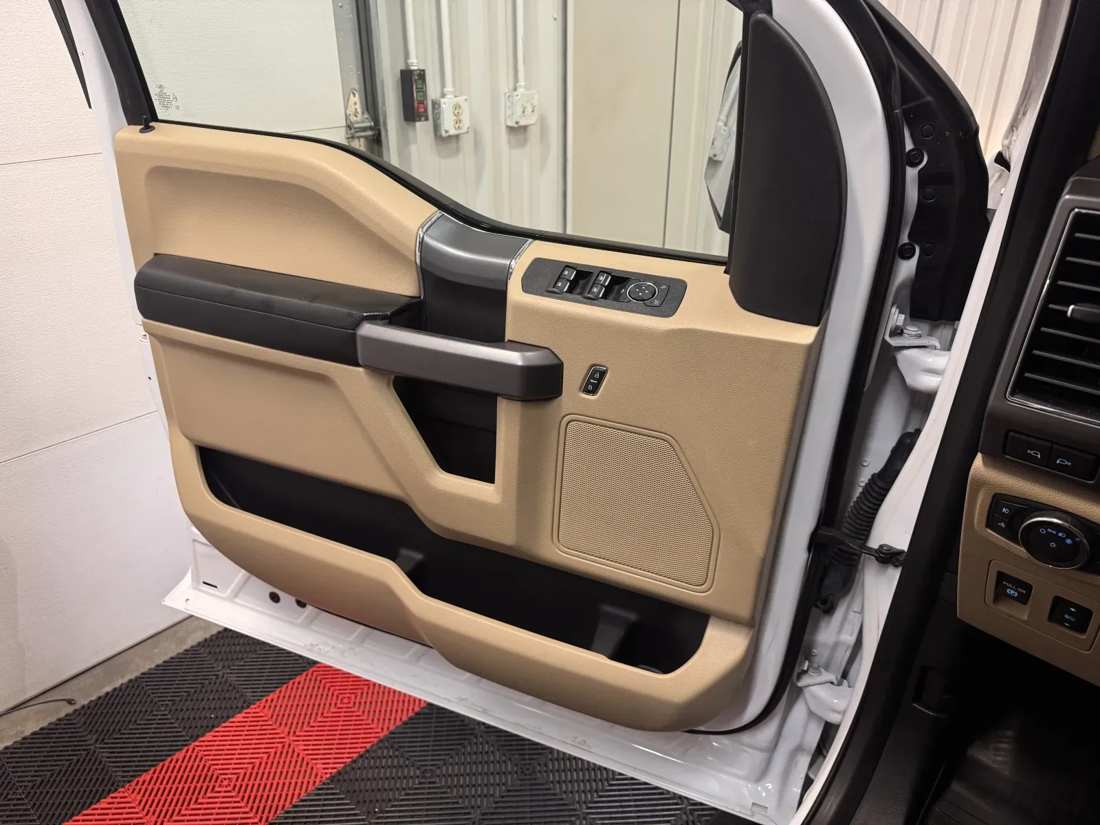 Ford F-150 photo 28