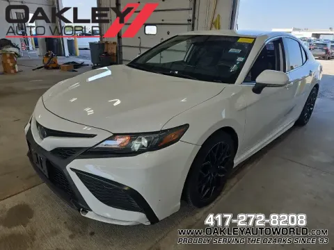 White 2022 Toyota Camry Hybrid SE for sale in Branson West, MO
