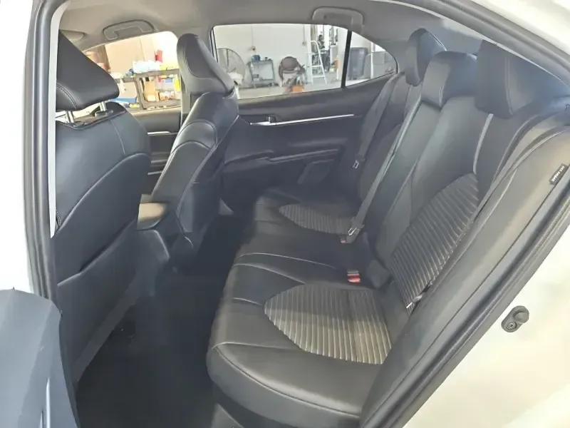 Toyota Camry photo 9