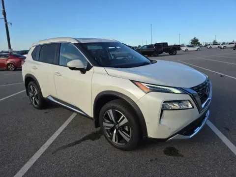 More photos of 2022 Nissan Rogue Platinum at Oakley Auto World, MO