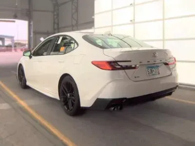 Toyota Camry photo 2