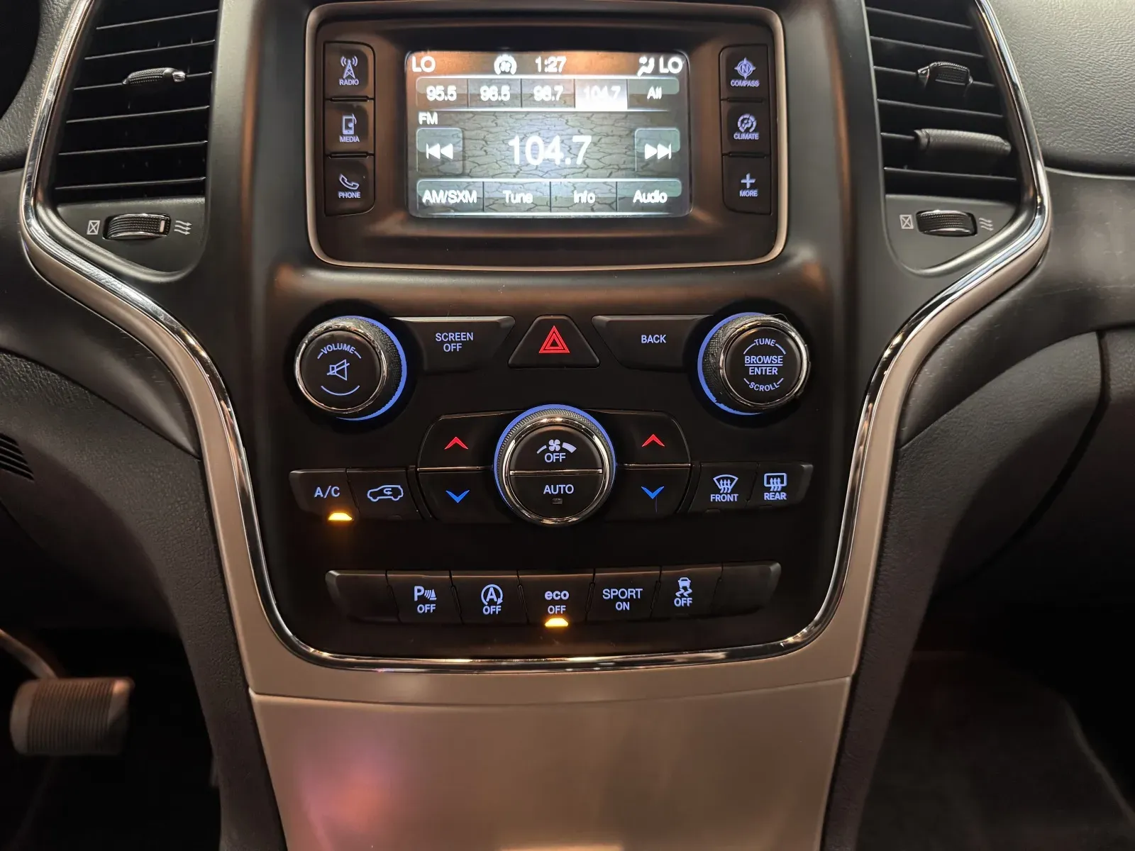 Jeep Grand Cherokee photo 30