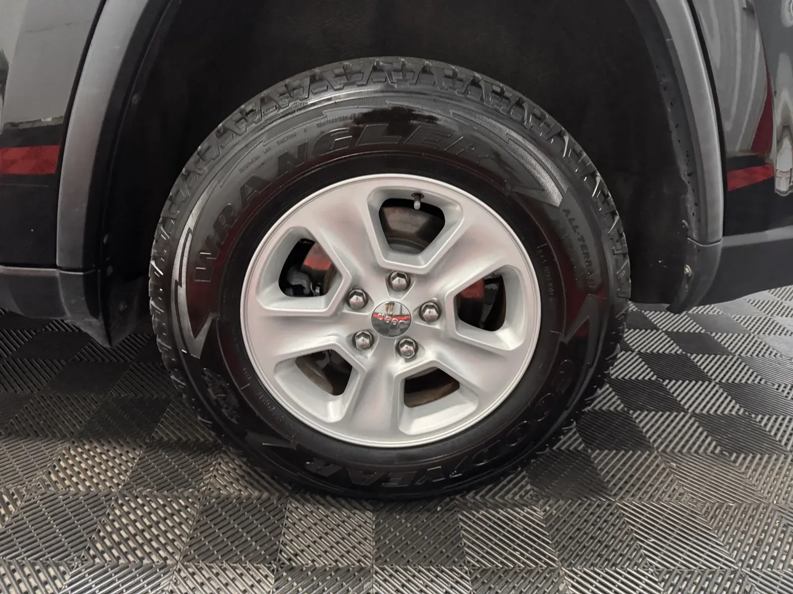 Jeep Grand Cherokee photo 11