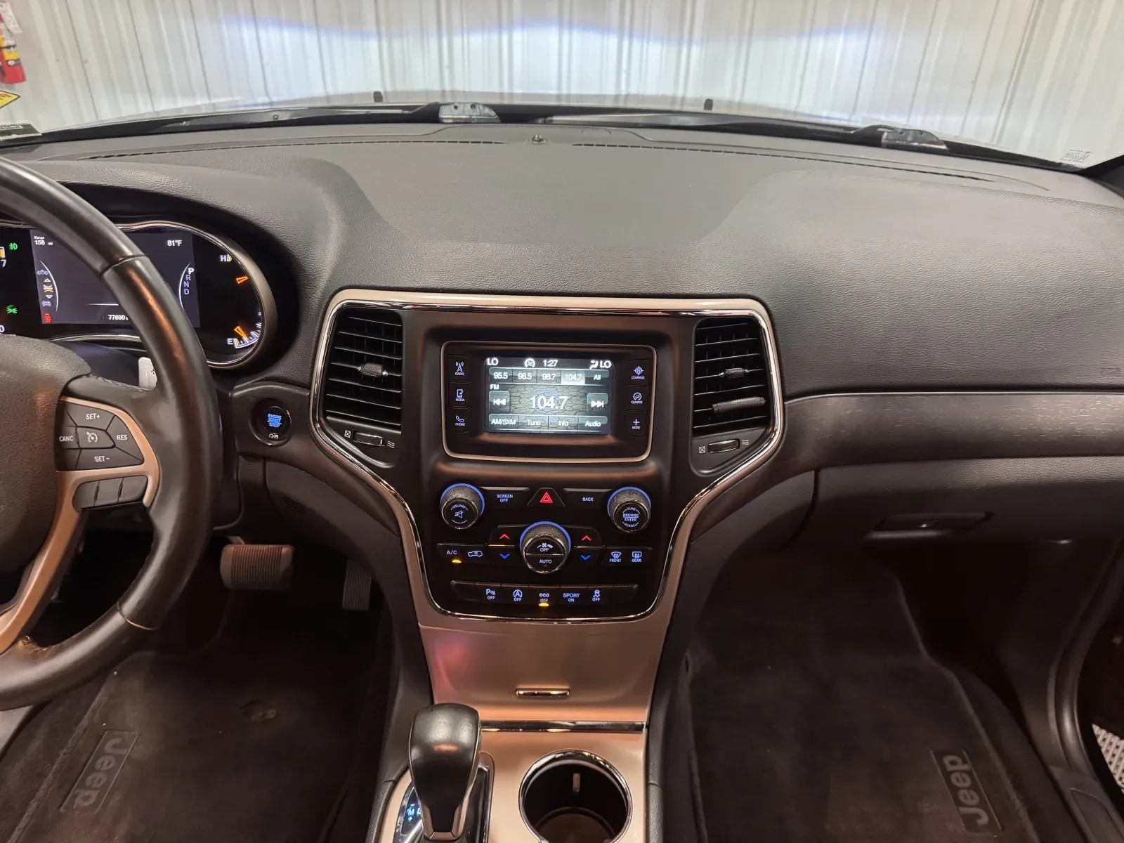 Jeep Grand Cherokee photo 28