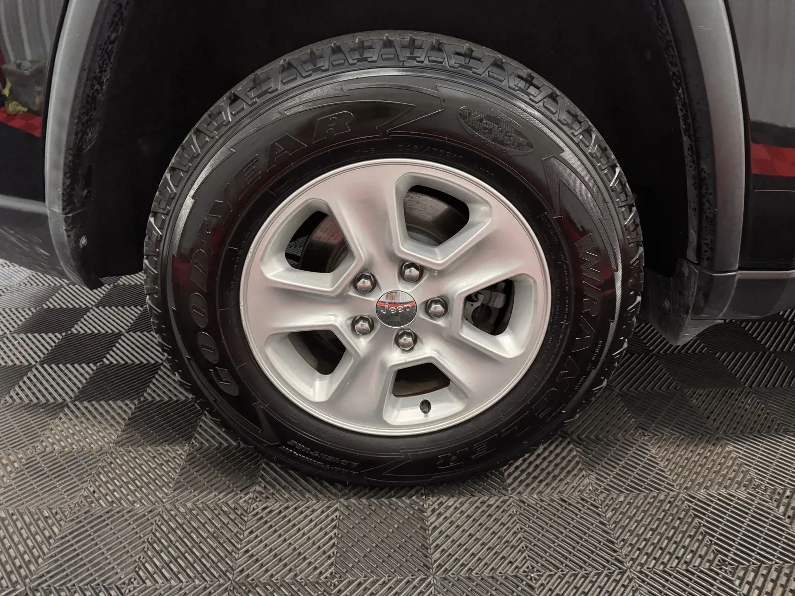 Jeep Grand Cherokee photo 17