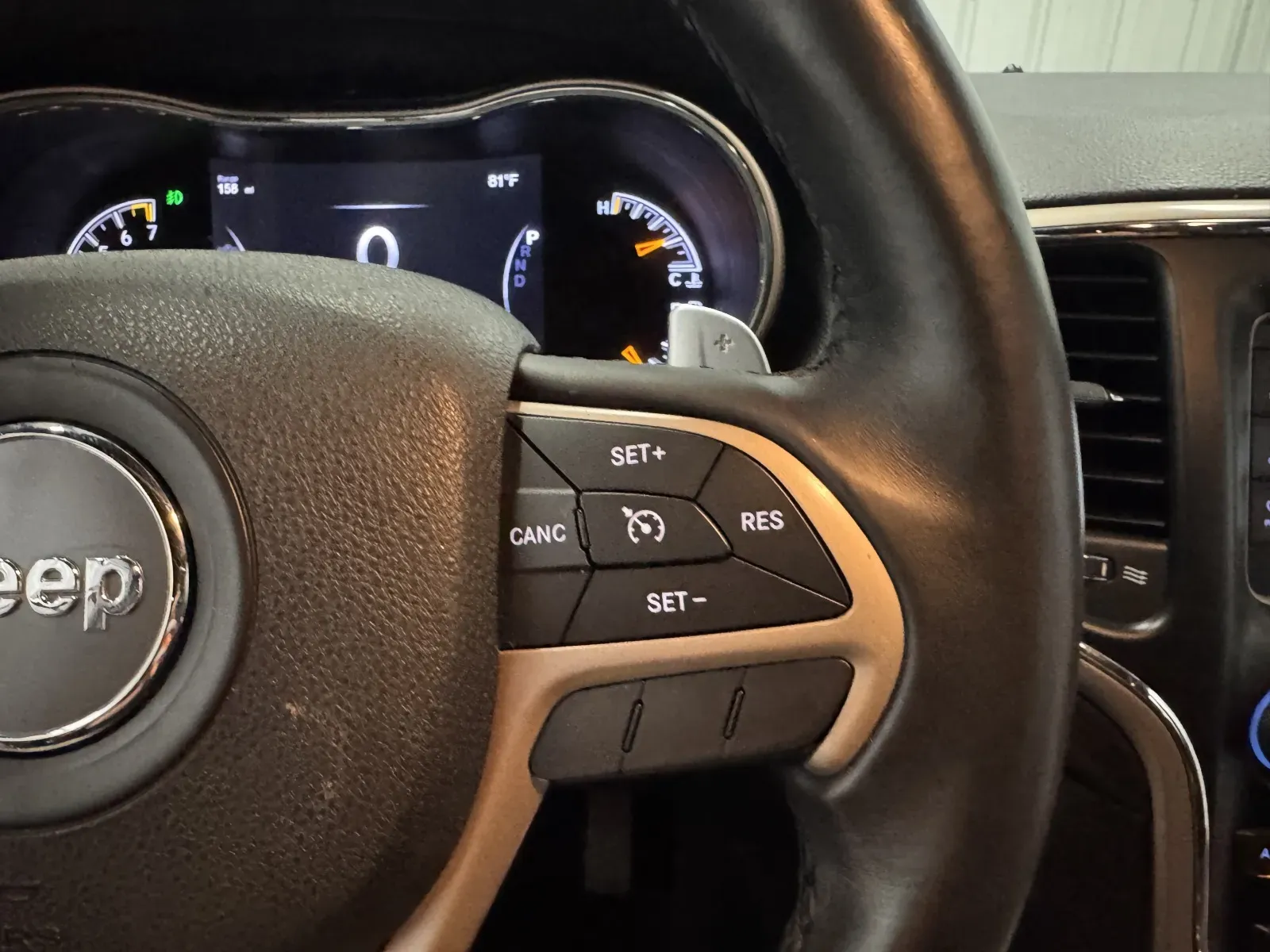 Jeep Grand Cherokee photo 21