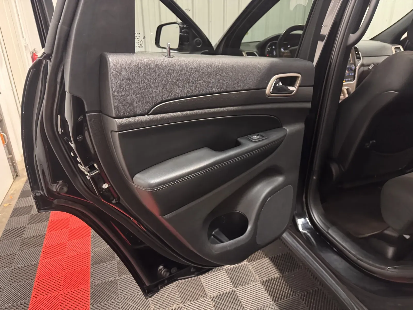 Jeep Grand Cherokee photo 36